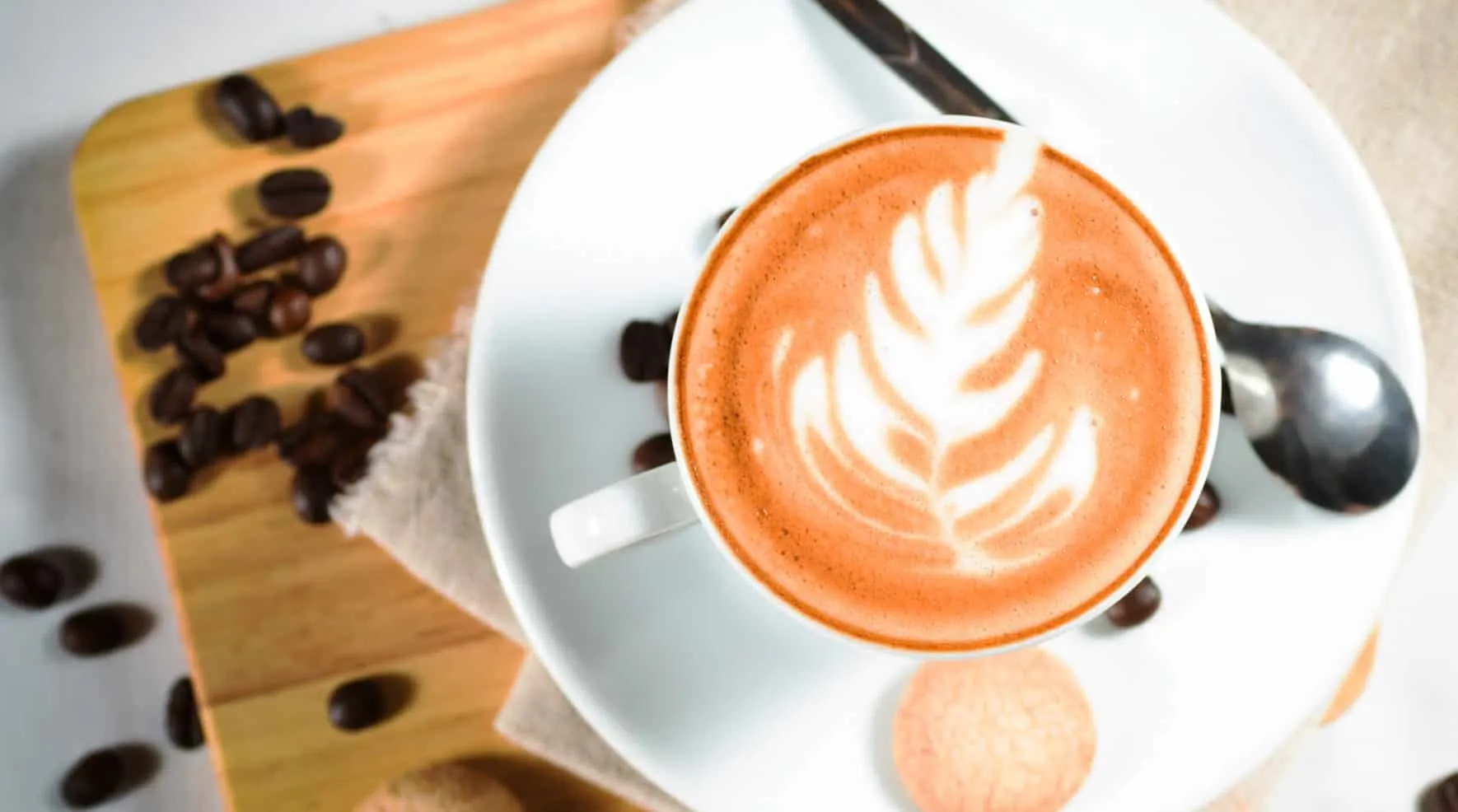 Cappuccino with a leaf pattern in the milk foam, photographed from above – Java 18 Features